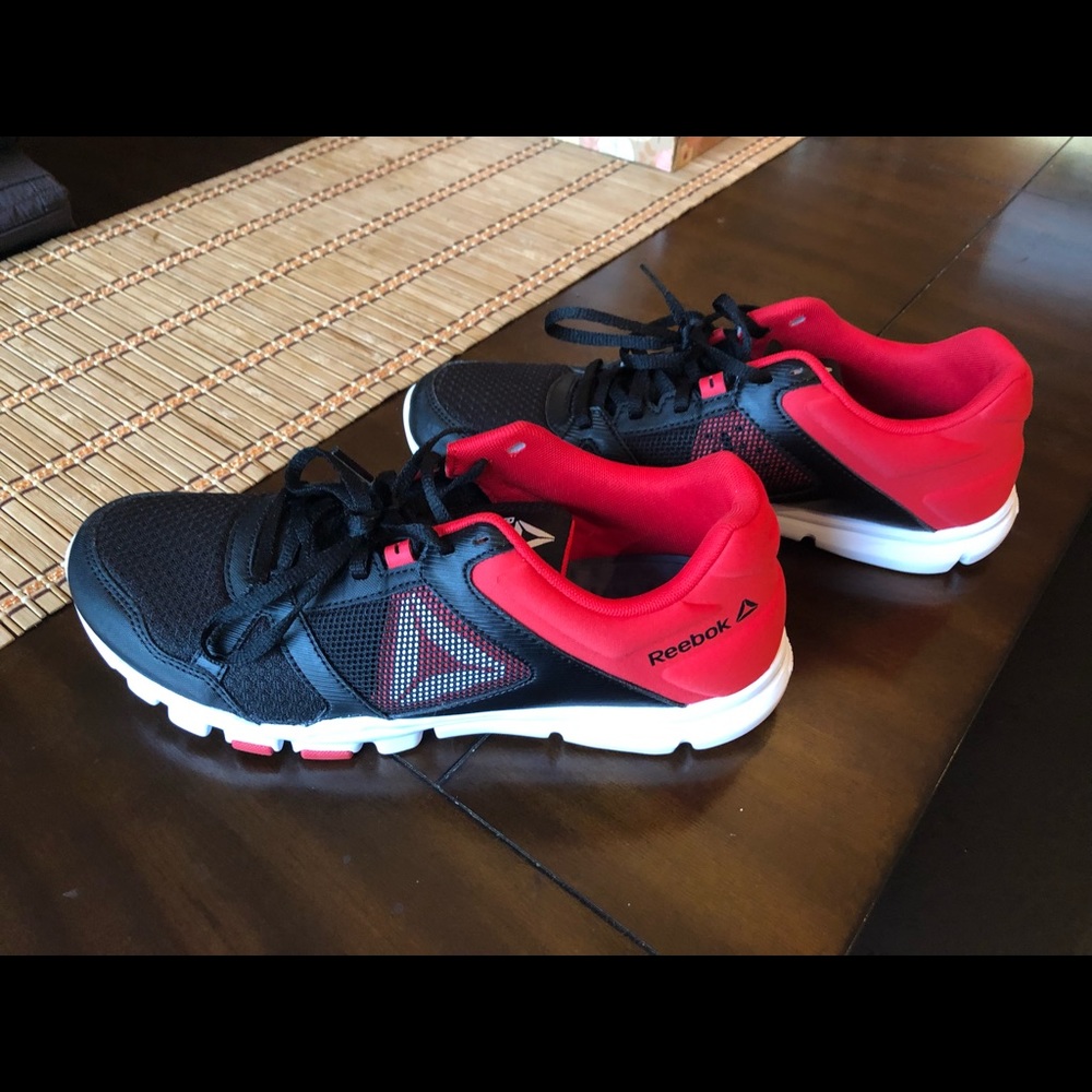 Reebok - men’s size 10 - new